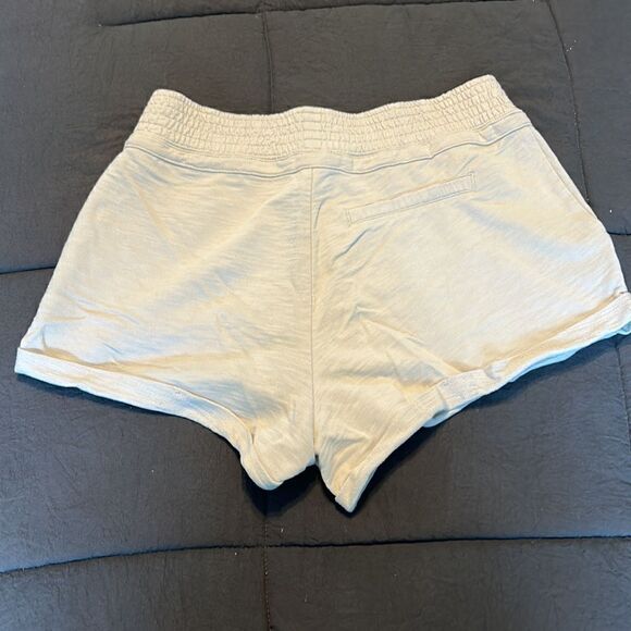 Express Shorts  - Picture 4 of 5